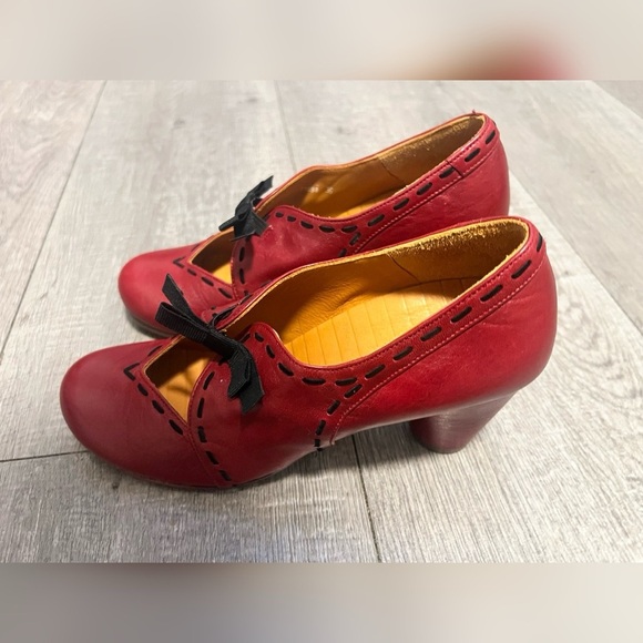 Chie Mihara Mary Jane Oxford Dark Academia Whimsy Goth Red Heels NEW Size 6 $378 - Picture 1 of 4